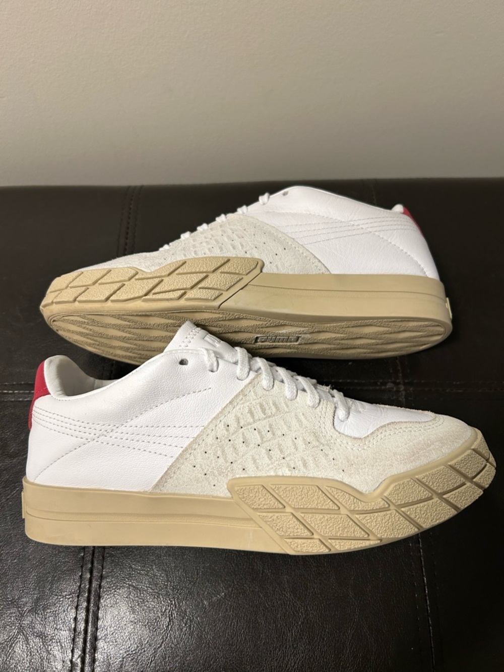 Women’s Leather Puma sneakers Size 8